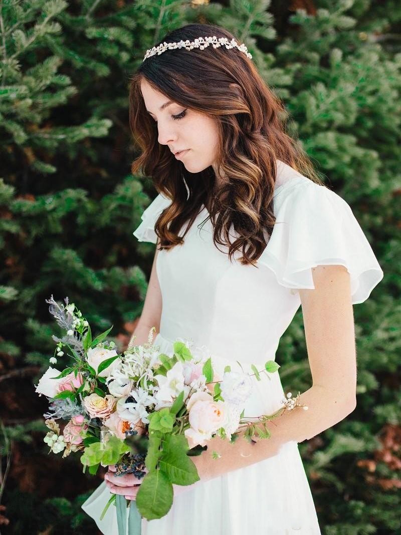 Boho A-line Flowy Beach Wedding Dresses Short Sleeves Beaded Belt Temple 2018 Chiffon Bohemian Bridal Gowns