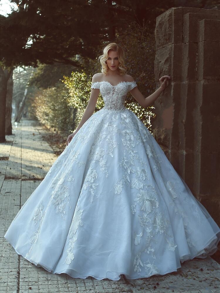 2018 New Ball Gown Wedding Dresses Off Shoulder Cap Sleeves Beads Lace 3D Floral Applique Backless Long Illusion Said Plus Size Bridal Gowns, White
2018 New Ball Gown Wedding Dresses Off Shoulder Cap Sleeves Beads Lace 3D Floral Applique Backless Long Illusion Said Plus Size Bridal Gowns, White