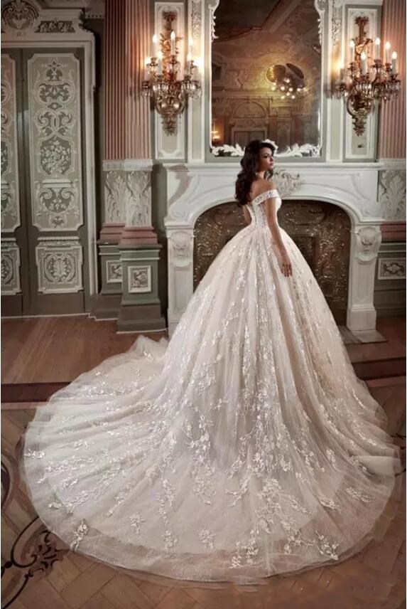 Arabic Dubai Ball Gown Dresses Vintage Off Shoulder Lace Appliques Bridal Gowns Backless Sweep Train Wedding Dress