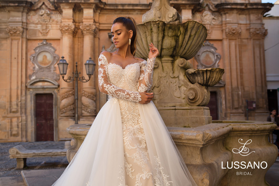 2019 Mermaid Dresses With Detachable Train Off The Shoulder Button Back Long Sleeve Bridal Gown Custom Made Plus Size Wedding Dress