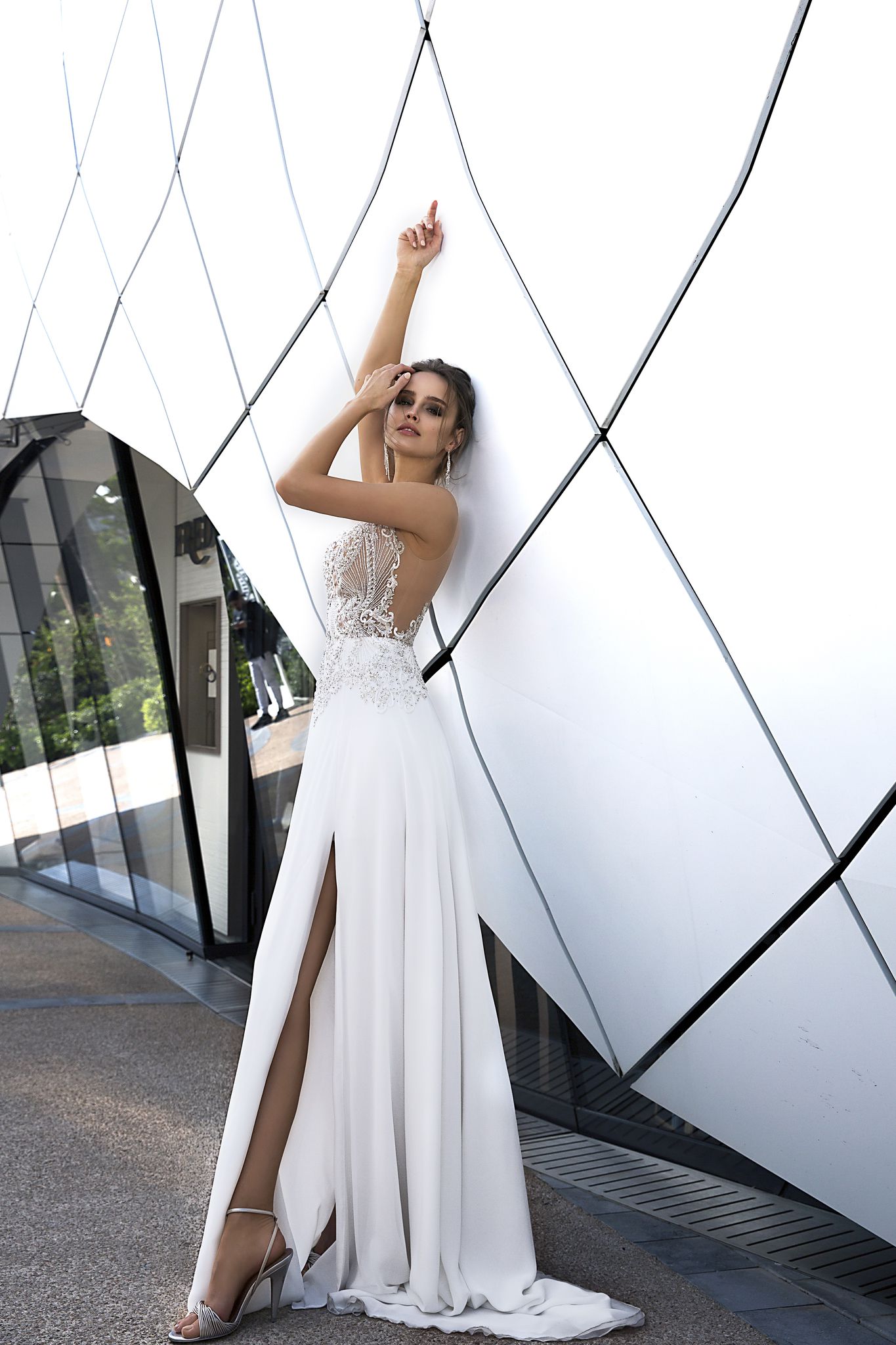 Illusion Boho Wedding Dresses High Side Split Jewel Neck Beaded Chiffon Lace Appliqued Rhinestone Beach Bridal Dress Sweep Train Wedding