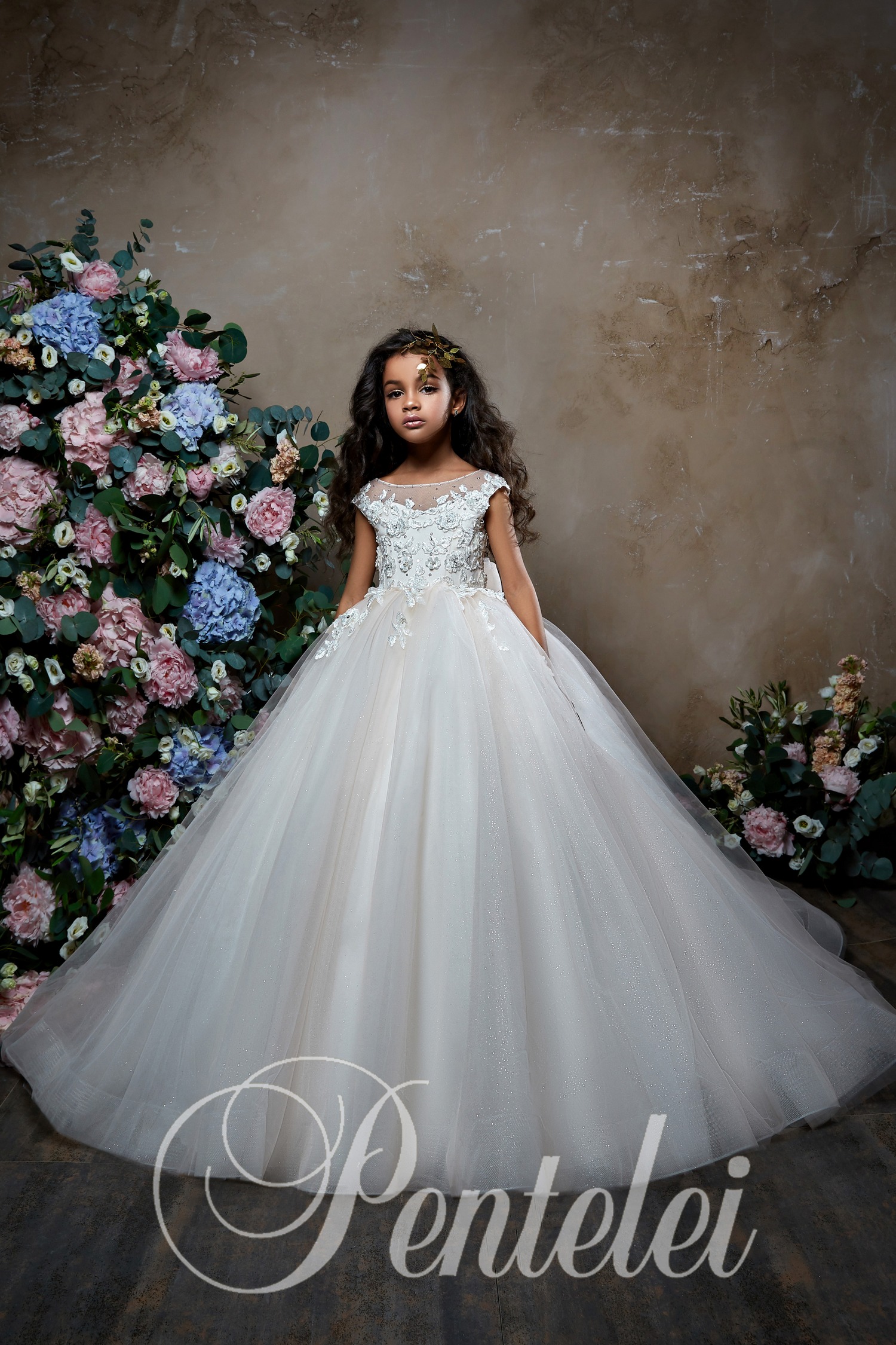 2019 Pentelei Ball Gown Wer Girl Dresses For Weddings Jewel Neck 3D Ral Applqiues Lace Girls Pageant Dress With Bow Appliques Beaded S Lz0304
