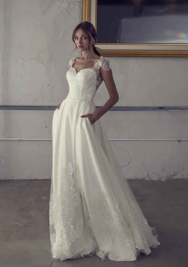 Riki Dalal 2018 Beach Wedding Dress With Lace Sequined Appliqued Cap Sleeve Floor Length Satin Bridal Dress Cheap Plus Size Wedding Gowns