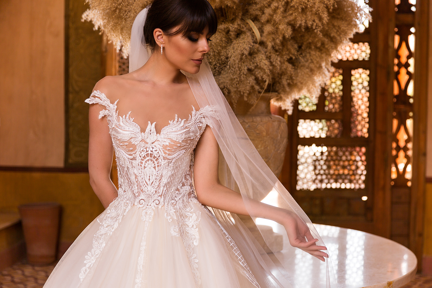 Modest A Line Wedding Dresses 2020 Illusion Sheer Neck Cap Sleeves Lace Appliqued Court Train Tulle Bridal Gowns Custom Made