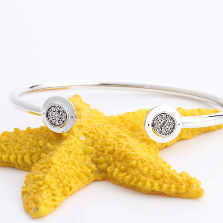 Authentic 925 Sterling Silver Bangle Signature With Crystal Open Bracelet Bangle for pandora Women Bead Charm DIY Jewelry
Authentic 925 Sterling Silver Bangle Signature With Crystal Open Bracelet Bangle for pandora Women Bead Charm DIY Jewelry