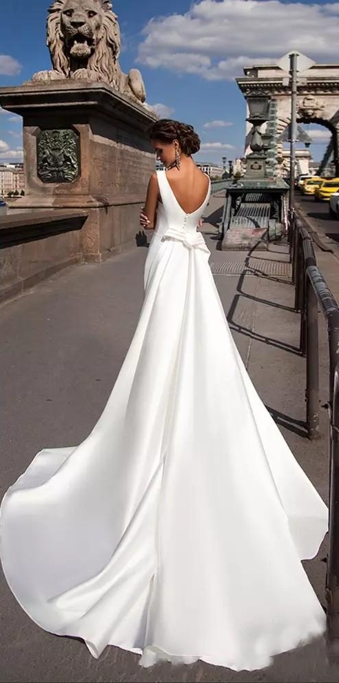 Elegant A-line Wedding Dresses Neck Backless Waist Bow Bridal Gowns Satin Custom Made Wedding Dresses Court Gown Plus Size Vestidos De Novia