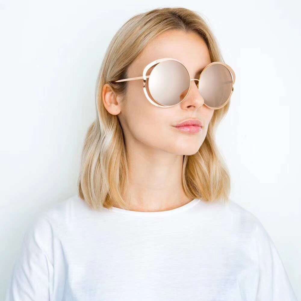 Linda Farrow Luxe LFL 659 Round Sunglasses Gold Gold Mirror 56mm Women Designer Brand Sunglasses New wit box
Linda Farrow Luxe LFL 659 Round Sunglasses Gold Gold Mirror 56mm Women Designer Brand Sunglasses New wit box