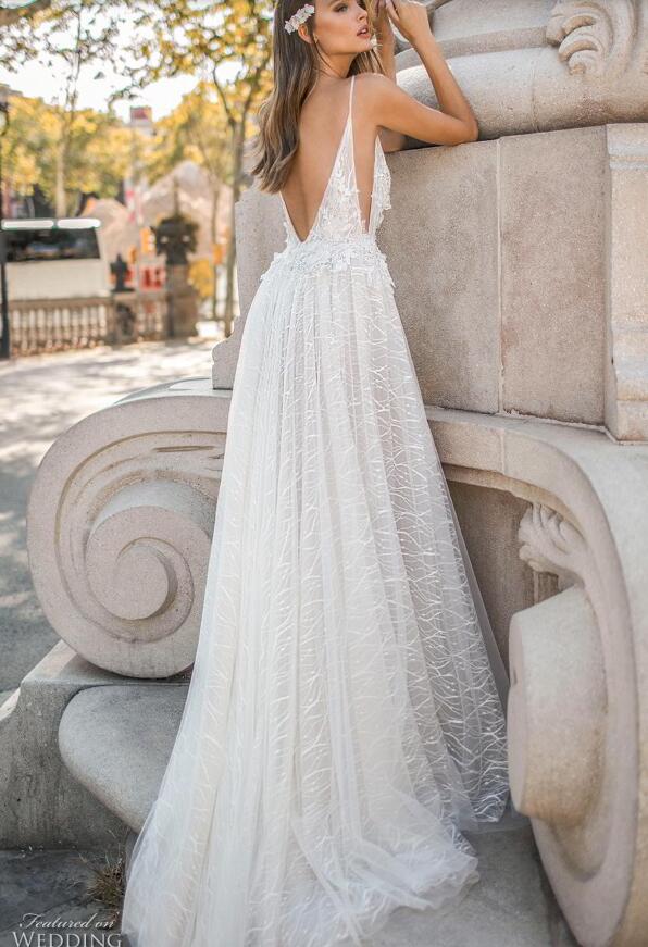 Berta A e Beach Dresses Spaghetti Lace Appliqued Side Split Sweep Train Boho Wedding Dress Plus Size Graden Bridal Gowns
