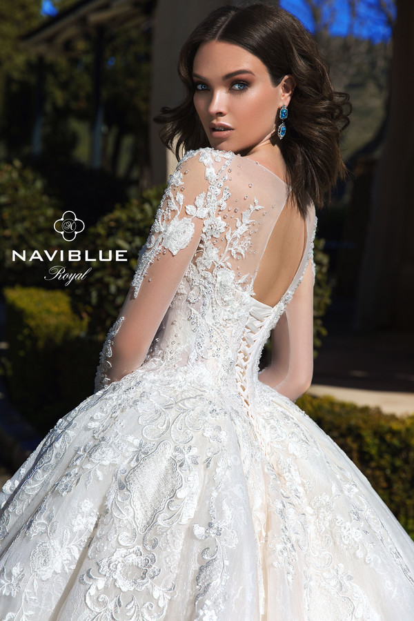 Luxury Modest Wedding Dresses Jewel Neck Lace Appliqued Long Sleeve Country Bridal Dress Sweep Train Ball Gown Wedding Dress Plus Size