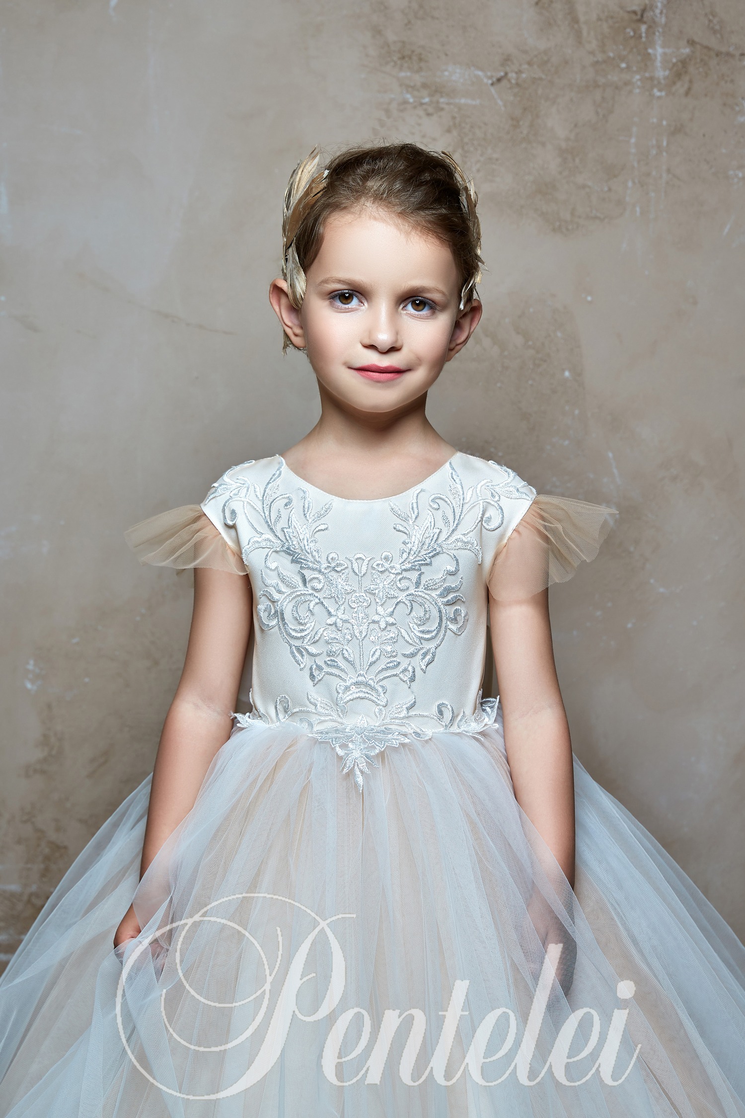 Pentelei 2019 Ivory Flower Girl Dresses For Weddings Jewel Neck Lace Appliqued Bow Little Kids Baby Gowns First Communion Dress Cap Sleeve