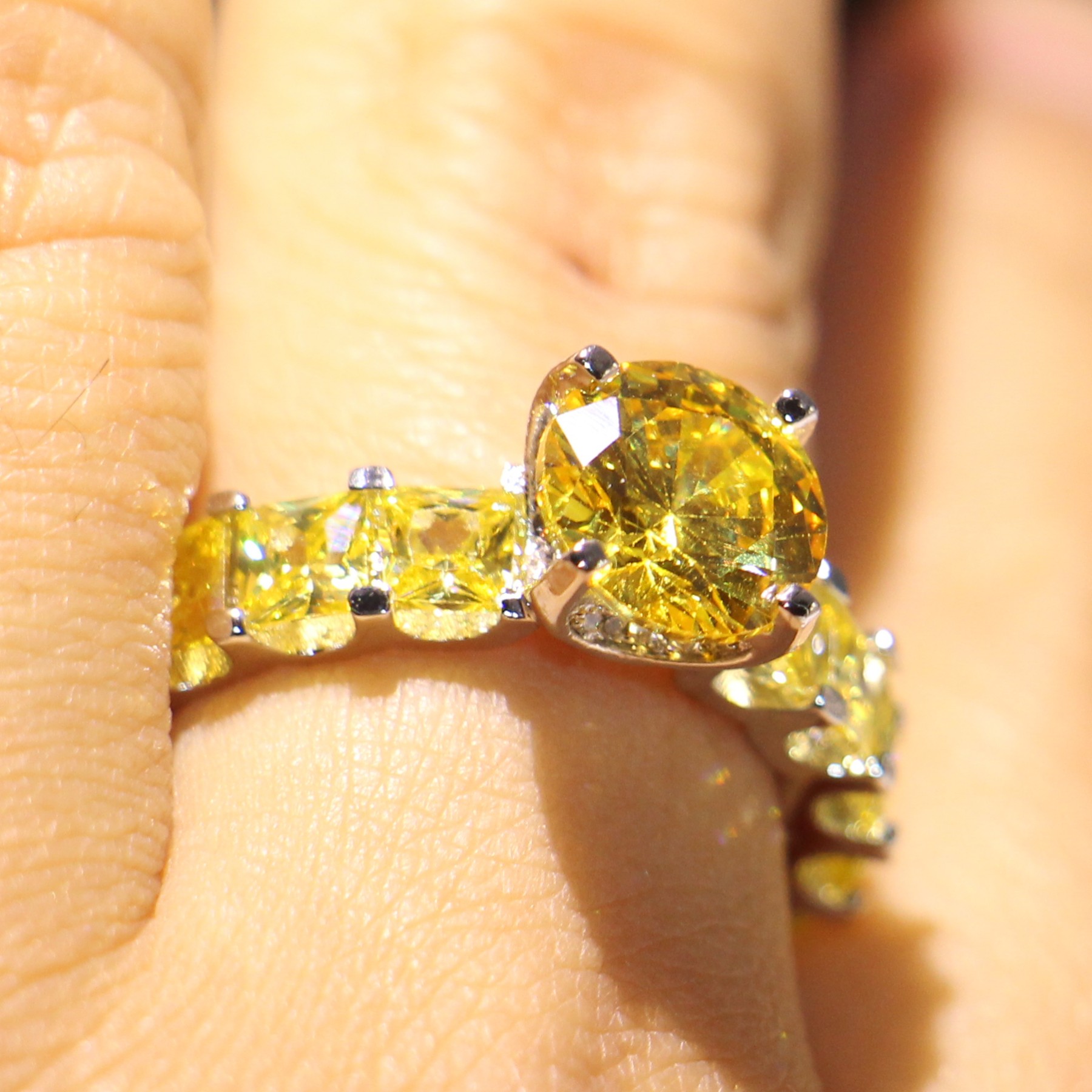 Sterg Sier Round Cut Topaz Zirconia Women's Wedding Band Ring