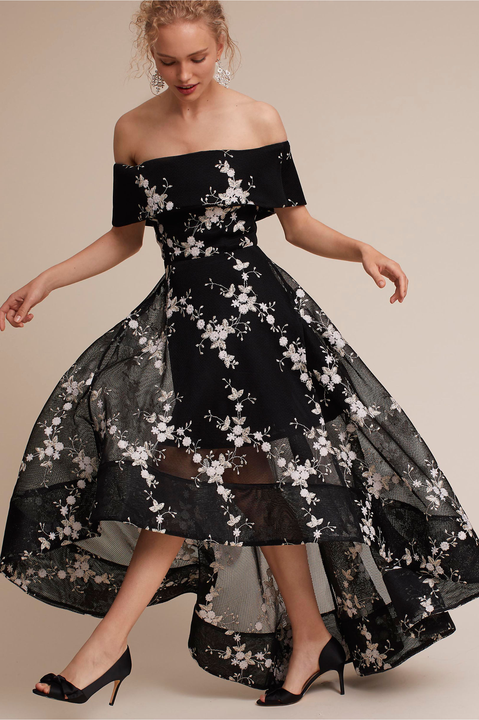 Elegant Prom Dresses A Line Off The Shoulder Tulle Appliques High Low Floor Length Evening Gowns Women Formal Occasion Wear