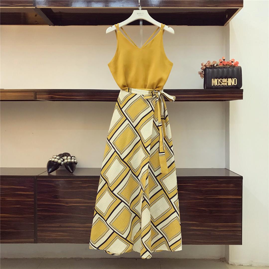 2018 Holiday Wind Bohe Skirts Suit Women Summer Sexy Suspender Vest Top + High Waist Split Fork Printing Skirt Two-piece Sets, Brown
2018 Holiday Wind Bohe Skirts Suit Women Summer Sexy Suspender Vest Top + High Waist Split Fork Printing Skirt Two-piece Sets, Brown