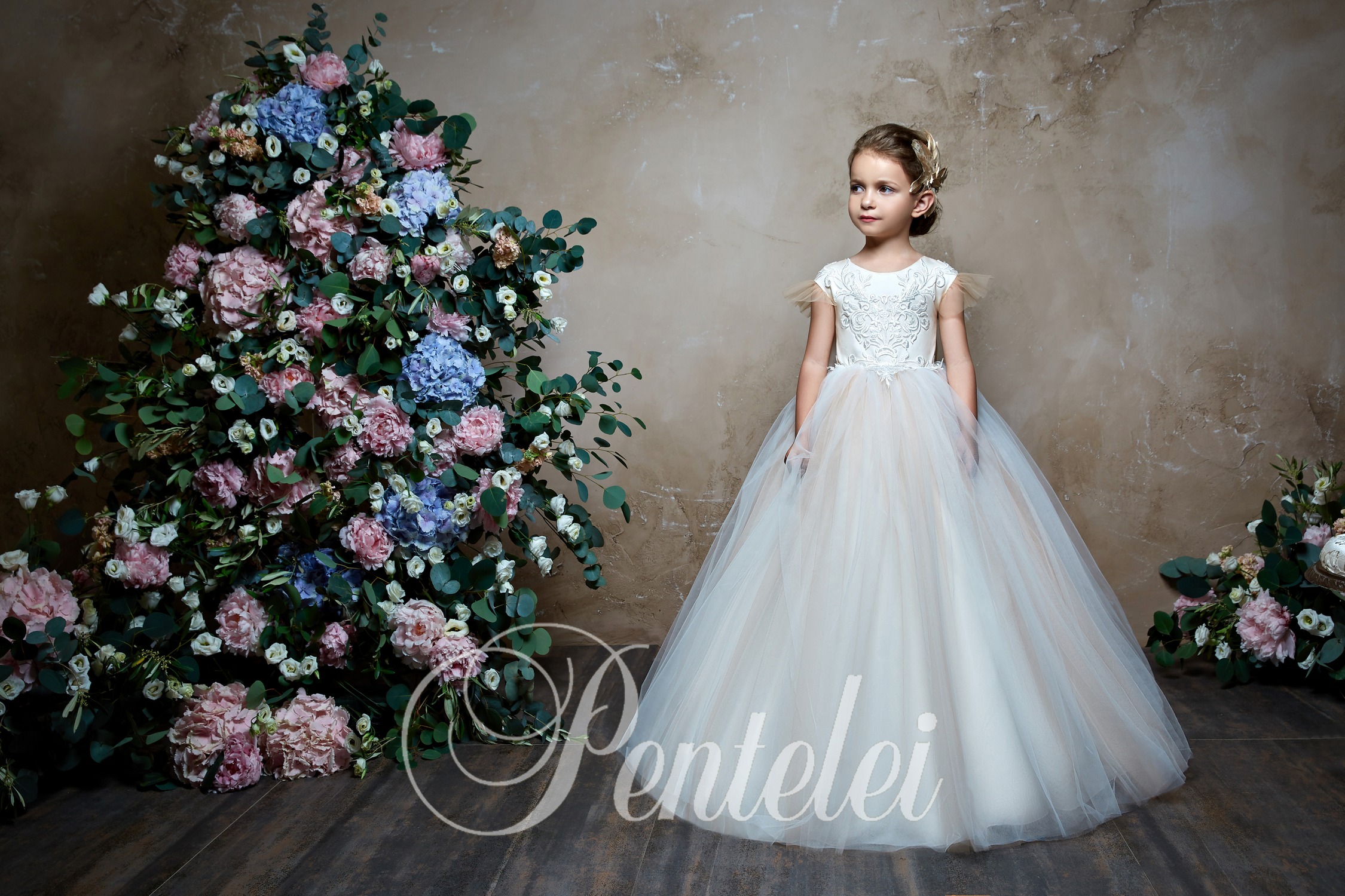 Pentelei 2019 Ivory Flower Girl Dresses For Weddings Jewel Neck Lace Appliqued Bow Little Kids Baby Gowns First Communion Dress Cap Sleeve