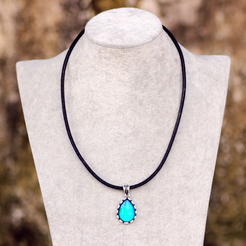 Classic Design Sterling Silver Plated Mood Pendent Necklace Water Drop Shape Color Change Necklaces wholesale
Classic Design Sterling Silver Plated Mood Pendent Necklace Water Drop Shape Color Change Necklaces wholesale