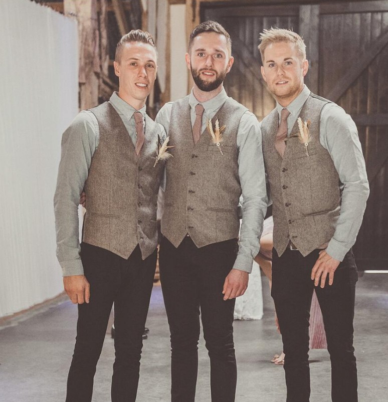 2020 Groom Vests For Wedding Wool Groomsmen Attire Slim Fit Mens Suit Vest Prom Groom Wear Wedding Dress Tailor Waistcoat Country Farm