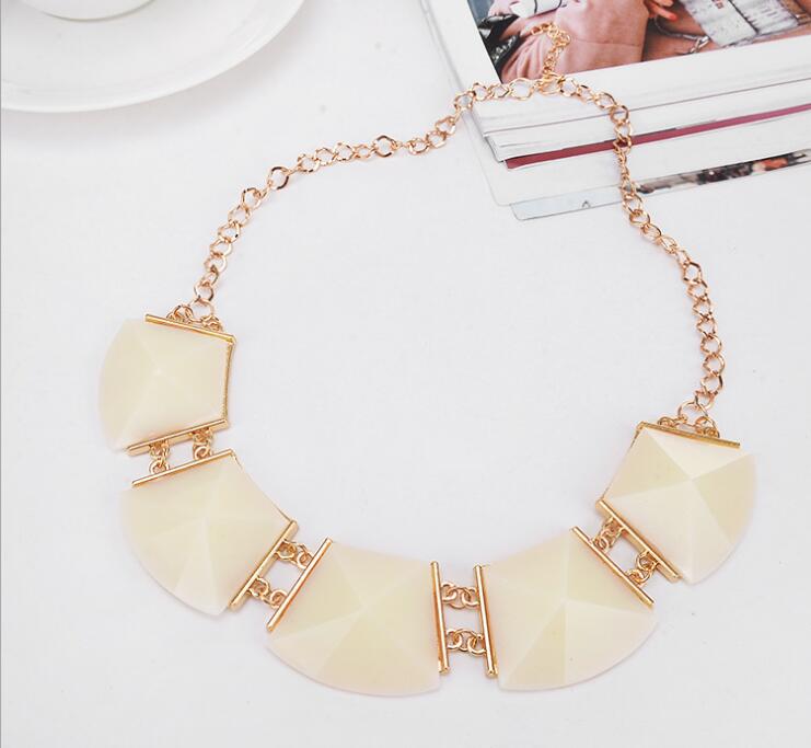 Short style necklace female collarbone exaggerated black and white big square short necklace vintage clothing accessories pendant WQ28