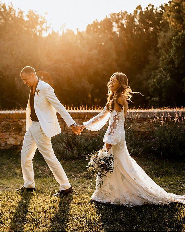 Bohemian Lace Wedding Dresses 2019 Illusion Long Sleeve Hippie Style Boho Bridal Gowns Fashion Beach Vestido De Noivas Sexy Backless Dress