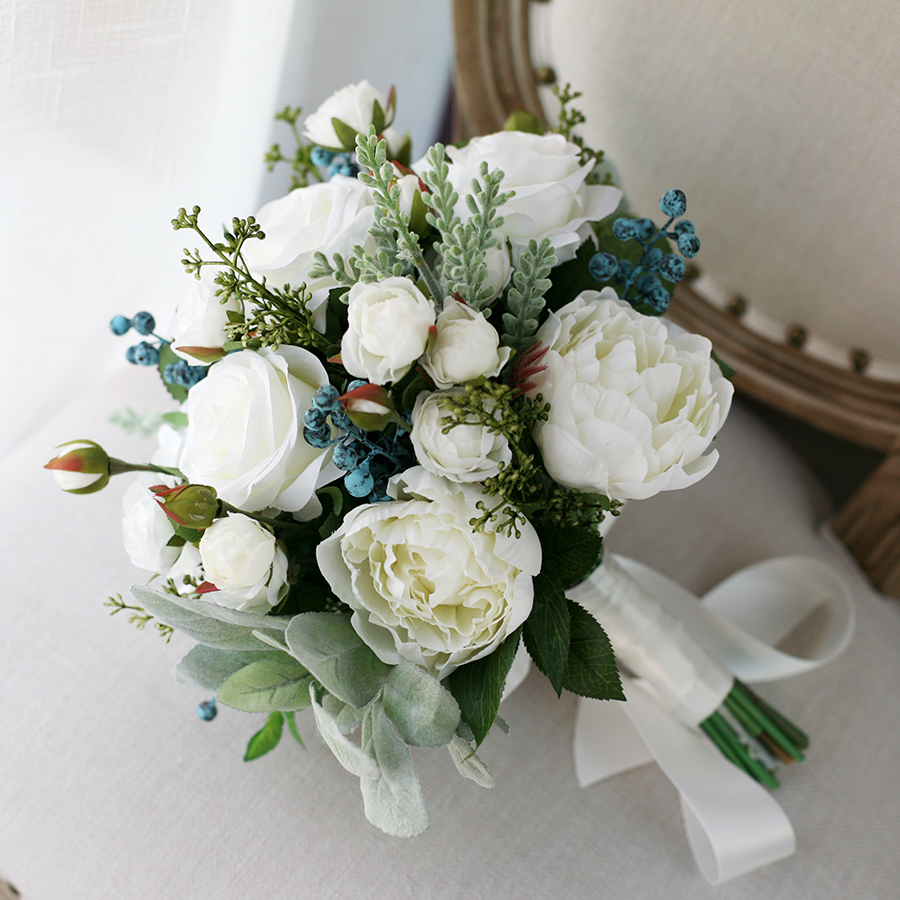 New White Country Artificial Bridal Bouquets 2020 Rose Berries Touch Fabric Wedding Supplies Bride Holding Brooch Bouquet Wedding Supplies