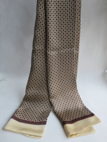 Elegant Men's 100% Mulberry silk Double sided Circular design scarf/Light Brown
Elegant Men's 100% Mulberry silk Double sided Circular design scarf/Light Brown