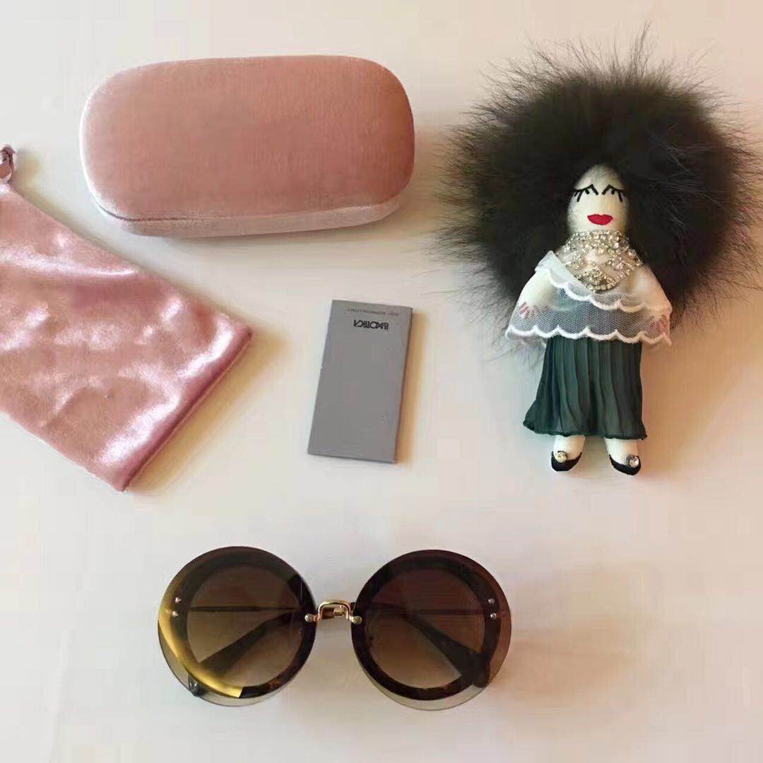 Latest selling popular fashion 10R women sunglasses mens sunglasses men sunglasses Gafas de sol top quality sun glasses UV400 lens with box
Latest selling popular fashion 10R women sunglasses mens sunglasses men sunglasses Gafas de sol top quality sun glasses UV400 lens with box