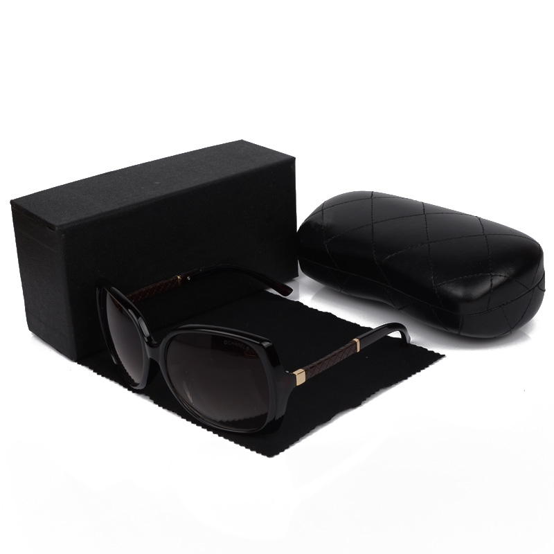 Top Quality New Fashion Sunglasses for Women Sun Glasses Oversized Sunglasses Sports Retro Eyewear UV400 Lenses Box and Case
Top Quality New Fashion Sunglasses for Women Sun Glasses Oversized Sunglasses Sports Retro Eyewear UV400 Lenses Box and Case