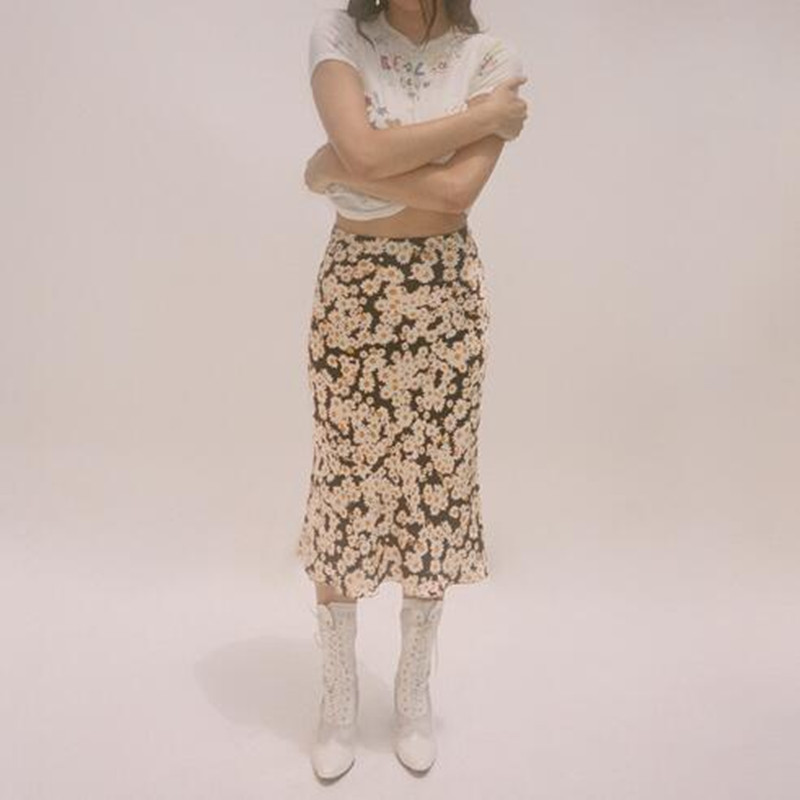 100% Silk Satin The Naomi - Flower Power Print Wild Side 3/4 Length Hidden Elasticized High Waist Easy 90's Women Slip Skirt, As show picture
100% Silk Satin The Naomi - Flower Power Print Wild Side 3/4 Length Hidden Elasticized High Waist Easy 90's Women Slip Skirt, As show picture