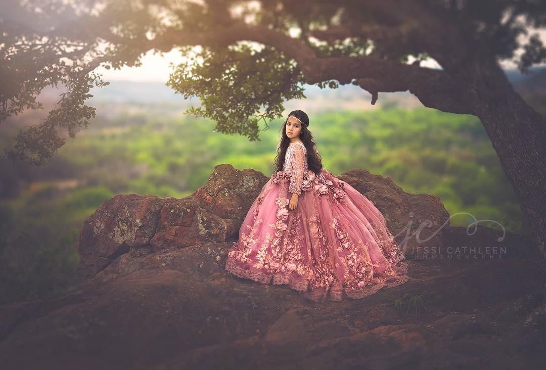 Luxury Girls Pageant Dress With 3D Flowers Sparkly Sequin Beads Long Sleeves Flower Girl Dresses Fluffy Applique Ball Gown Birthday Dress