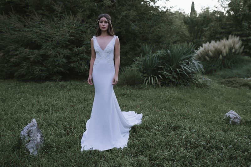 lihi hod mermaid beach wedding dresses v neck backless lace beaded bridal gowns robes de soire satin wedding dress