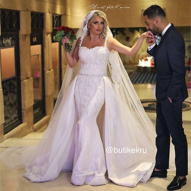 2019 Gorgeous Detachable Train Wedding Dresses Spaghetti Straps Beaded Pearls Mermaid Sweep Train Dubai Style Church Bridal Gown Custom Made, Ivory
2019 Gorgeous Detachable Train Wedding Dresses Spaghetti Straps Beaded Pearls Mermaid Sweep Train Dubai Style Church Bridal Gown Custom Made, Ivory