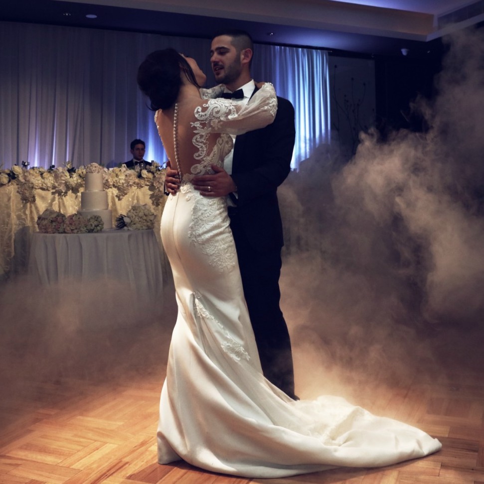 Berta Fashion Mermaid Wedding Dresses With Long Sleeves Sheer Plunging Neck Trumpet Bridal Gowns Appliqued Plus Size Vestido De Novia
