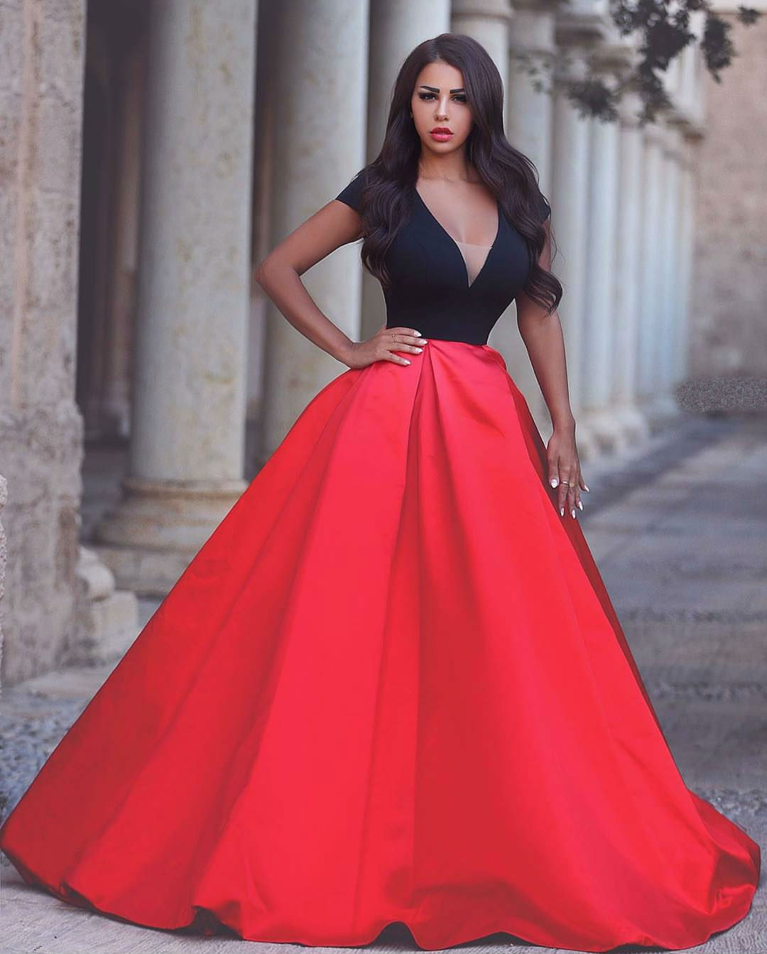 Fashion Red And Black Evening Dresses Short Sleeves Sexy Deep V Neck Satin Sweep Train Prom Dress A Line Party Gowns