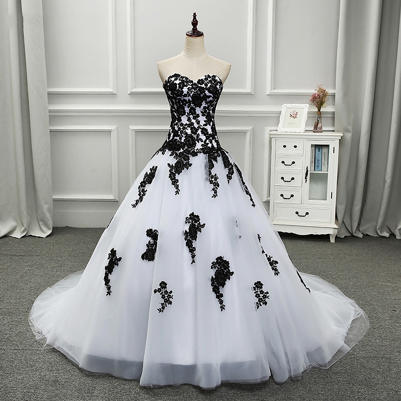 White and Black Ball Gown Gothic Wedding Dress Sweetheart Dropped Waist Women Vintage Non White Bridal Gown, Black & white
White and Black Ball Gown Gothic Wedding Dress Sweetheart Dropped Waist Women Vintage Non White Bridal Gown, Black & white