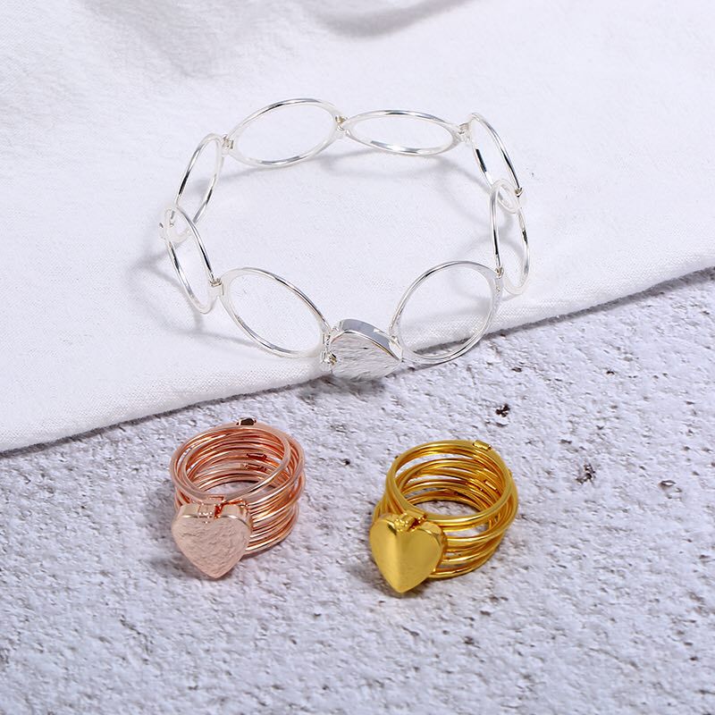 Women's dual-use retractable ring bracelet deformable bracelet dual-use magic ring deformation love Valentine's Day gift Retail wholesale
Women's dual-use retractable ring bracelet deformable bracelet dual-use magic ring deformation love Valentine's Day gift Retail wholesale