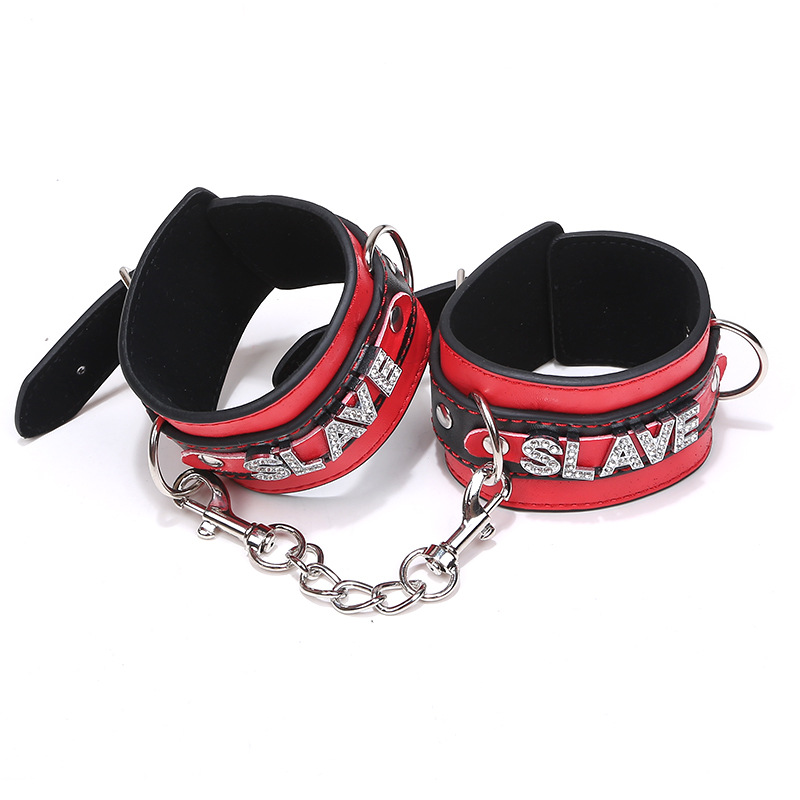 Diamant Bondage Cuff Cheville Poignets Poignets Belle Couleur Rouge Chaîne Poignets En Cuir avec Slave Diamond Letters Adult BDSM Game Restraint