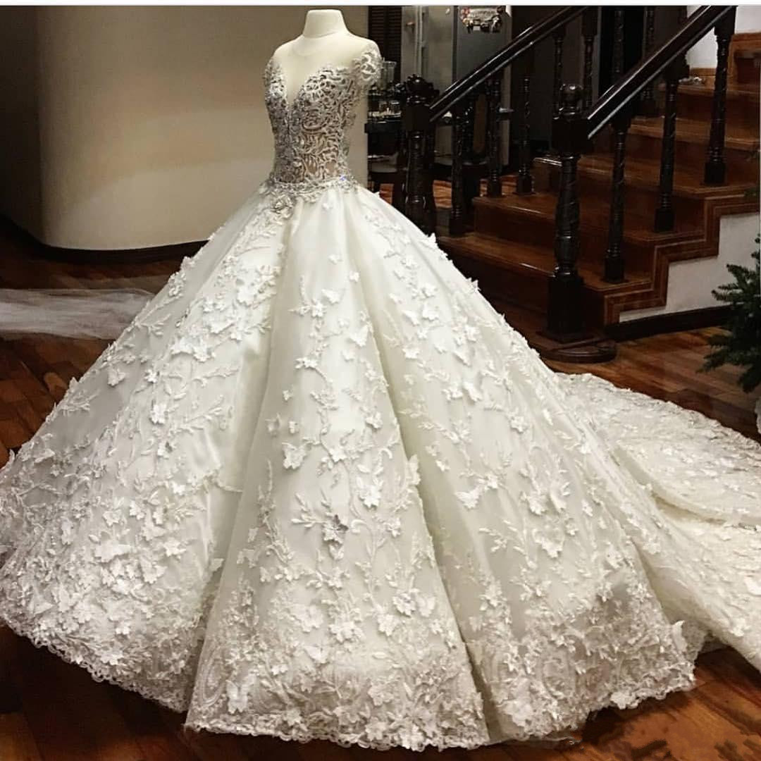 Luxury Beaded Lace Ball Gown Wedding Dresses Sexy Sheer Neck Short Sleeves Appliqued Saudi Arabic Bridal Gowns Custom Made