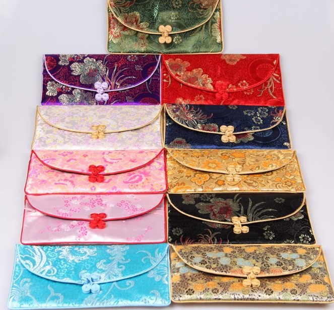 3 Pieces different size per set Jewelry Bags Chinese handmade button Silk Pouch Wallet Coin Purse, Pink;blue
3 Pieces different size per set Jewelry Bags Chinese handmade button Silk Pouch Wallet Coin Purse, Pink;blue