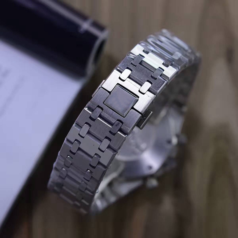 Fashion multi-functional fashion watches. imported quartz timing movement 316 stainless steel case strap mineral glass mirror diameter 43mm, White
Fashion multi-functional fashion watches. imported quartz timing movement 316 stainless steel case strap mineral glass mirror diameter 43mm, White