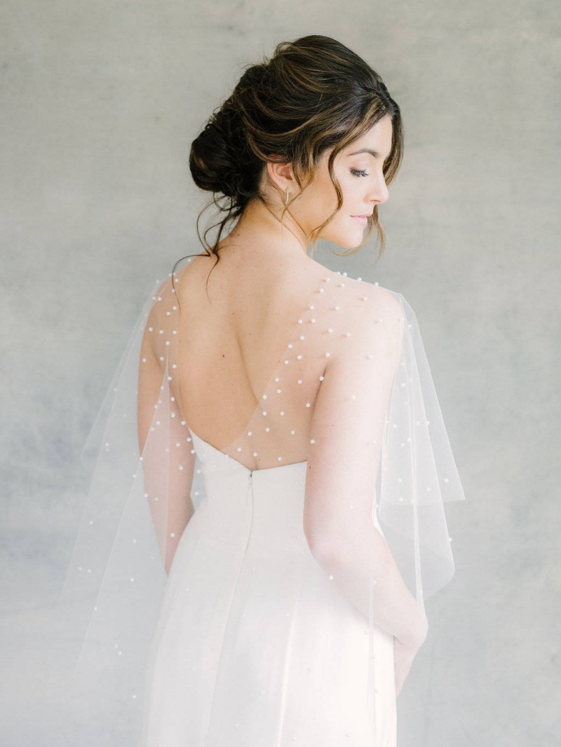Sheer Wedding Capes Simple Shawl For Sweetheart Wedding Dresses Elegant Bridal Lace Jackets White Wedding Accessories Pearls Wrap