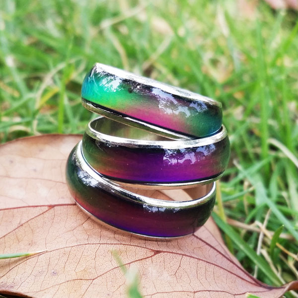 

Hot sell 50pcs Lots Kids Mood Band Rings Amazing Magic Color Change Emotion Feeling 6mm Width in Bulk