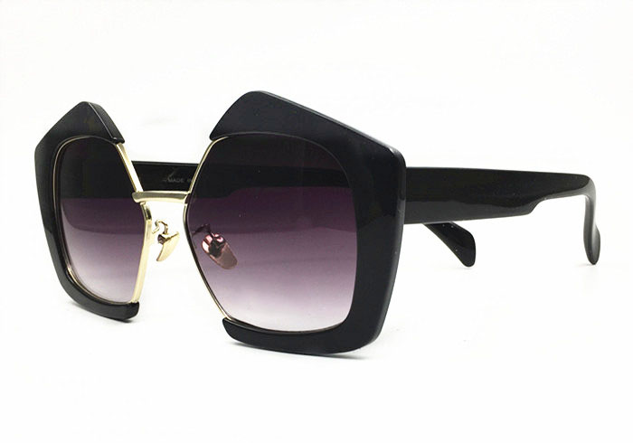 Star tide brand Ladies Sunglasses fashionable SMU popular personality big half frame women eyewear come with original box
Star tide brand Ladies Sunglasses fashionable SMU popular personality big half frame women eyewear come with original box