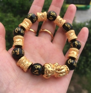 New Sale Men Natural Obsidian Stone Beads Carved Dragon Gold Plated Bracelet. Beads Buddha Crystal Beaded Bracelets Small Apple Pendant
New Sale Men Natural Obsidian Stone Beads Carved Dragon Gold Plated Bracelet. Beads Buddha Crystal Beaded Bracelets Small Apple Pendant