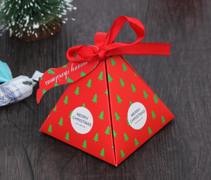 Merry Christmas Candy Gift Storage Box Bag with Tag Christmas Tree Gift Box Pyramid Paper Box Gift Bag Container Party &Wedding Supplies