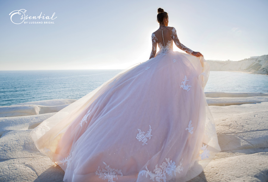 Blush Pink Dresses A e Sheer Jewel Neck Appliqued Long Sleeve Autumn Winter Bridal Gowns Sweep Train Elegant Wedding Dress