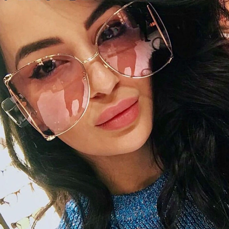 Luxury Cat Eye women Sunglasses Pearl Decoration Legs Fashion Square Brand Sun Glasses Ladies Gradient Clear Shades UV400
Luxury Cat Eye women Sunglasses Pearl Decoration Legs Fashion Square Brand Sun Glasses Ladies Gradient Clear Shades UV400
