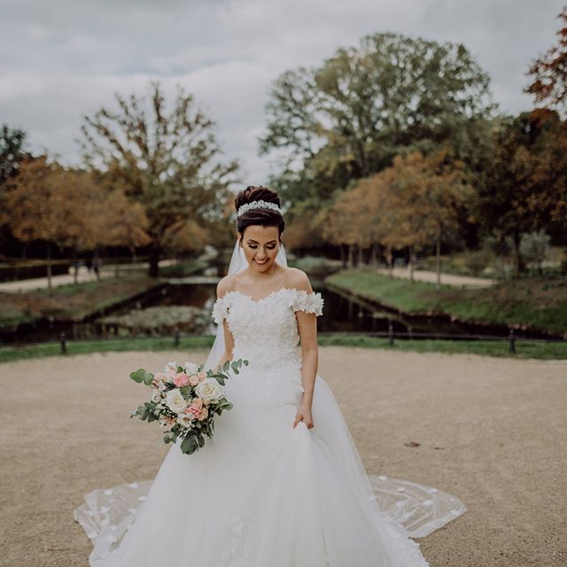 Handmade Flowers A-Line Vintage Wedding Dresses Sweetheart Off the Shoulder Lace Wedding Gowns African Bride Dresses, Champagne
Handmade Flowers A-Line Vintage Wedding Dresses Sweetheart Off the Shoulder Lace Wedding Gowns African Bride Dresses, Champagne