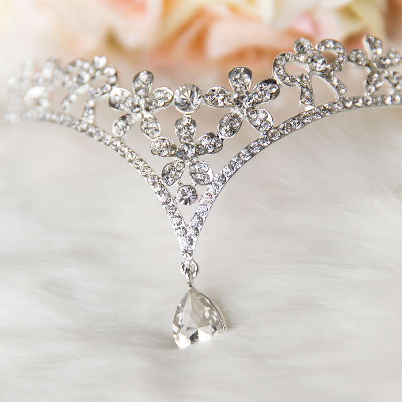 Korean Style Women Headpieces Austria Crystal Flower V Shape Water Drop Crown Tiara Hairwear Wedding Bridal Jewelry Accessory Head Piece
Korean Style Women Headpieces Austria Crystal Flower V Shape Water Drop Crown Tiara Hairwear Wedding Bridal Jewelry Accessory Head Piece