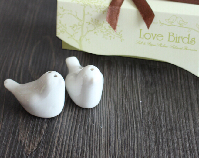 Wholesale- wedding favor gift and giveaways for guest -- Ceramic Love Birds Salt and Pepper Shaker party souvenir 200pieces=100sets
