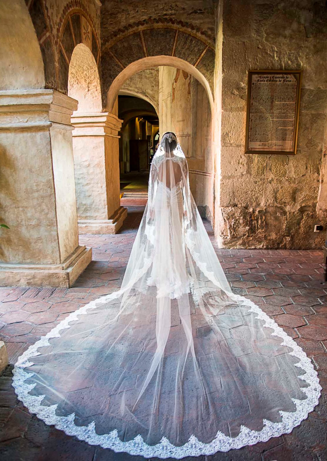 Long Wedding Veils With Blusher Veil Soft Tulle Beaded Appliques Lace 4M Length Custom Made Top Quality Bridal Veil With Comb