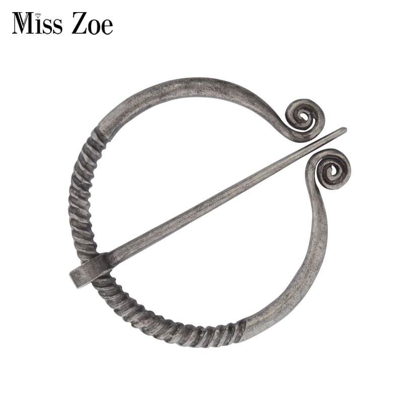 Miss Zoe Early Medieval Brooch Viking age Ireland Norse pins scarves shawls coat Cloak Brooch Pin Retro vintage jewelry for men women
Miss Zoe Early Medieval Brooch Viking age Ireland Norse pins scarves shawls coat Cloak Brooch Pin Retro vintage jewelry for men women